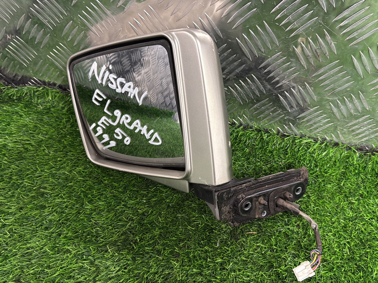 1997 - 2002 Nissan Elgrand Left Door Mirror 5 Wire