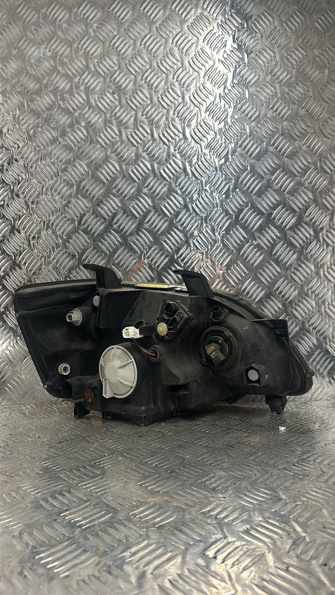 2001-2007 Toyota Noah Left Headlight 28-181