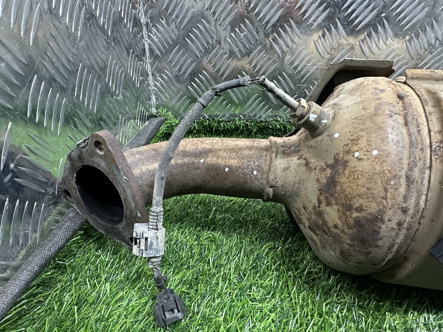 2004-2019 Toyota Hiace H200- Particulate Filter/DPF PN: 3 PLUG