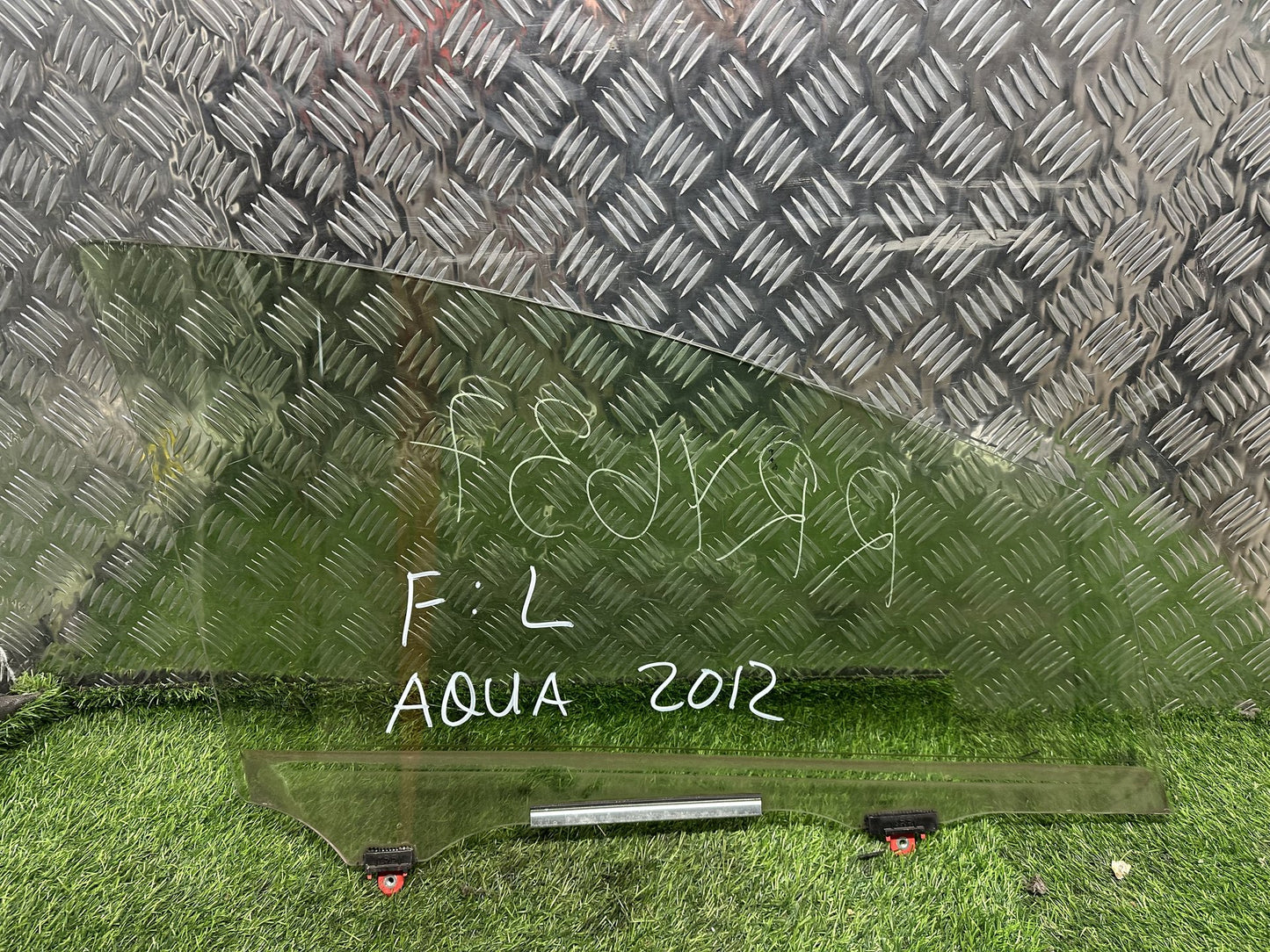 2011-2021 Toyota Aqua NHP10- Left Front Door Window PN: M2H3