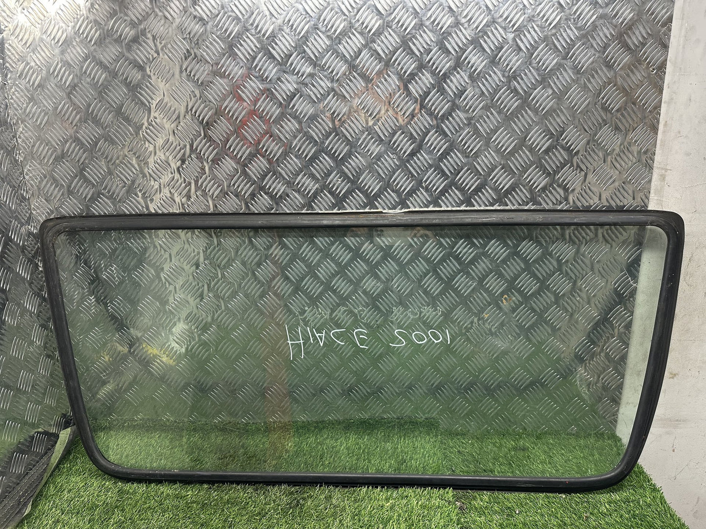 1990-2004 Toyota Hiace H100- Rear Tailgate Glass PN: M213
