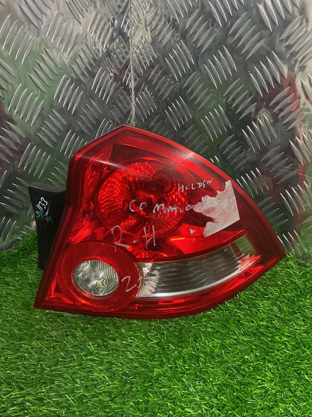 2002 - 2004 Holden Commodore Right Taillight 92083418