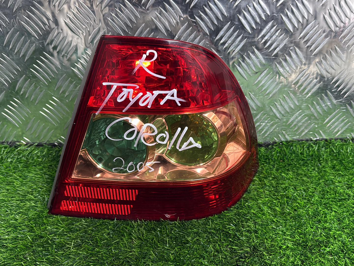 2004 - 2007 Toyota Corolla Right Taillight TOYOTA 02-91