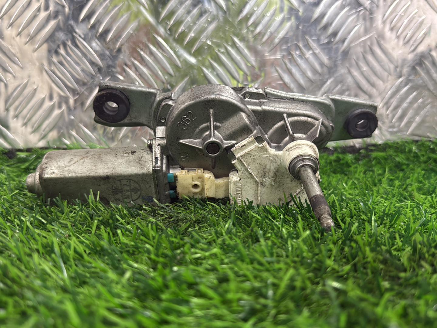 2001 - 2006 Toyota Corolla Rear Wiper Motor 465 34362