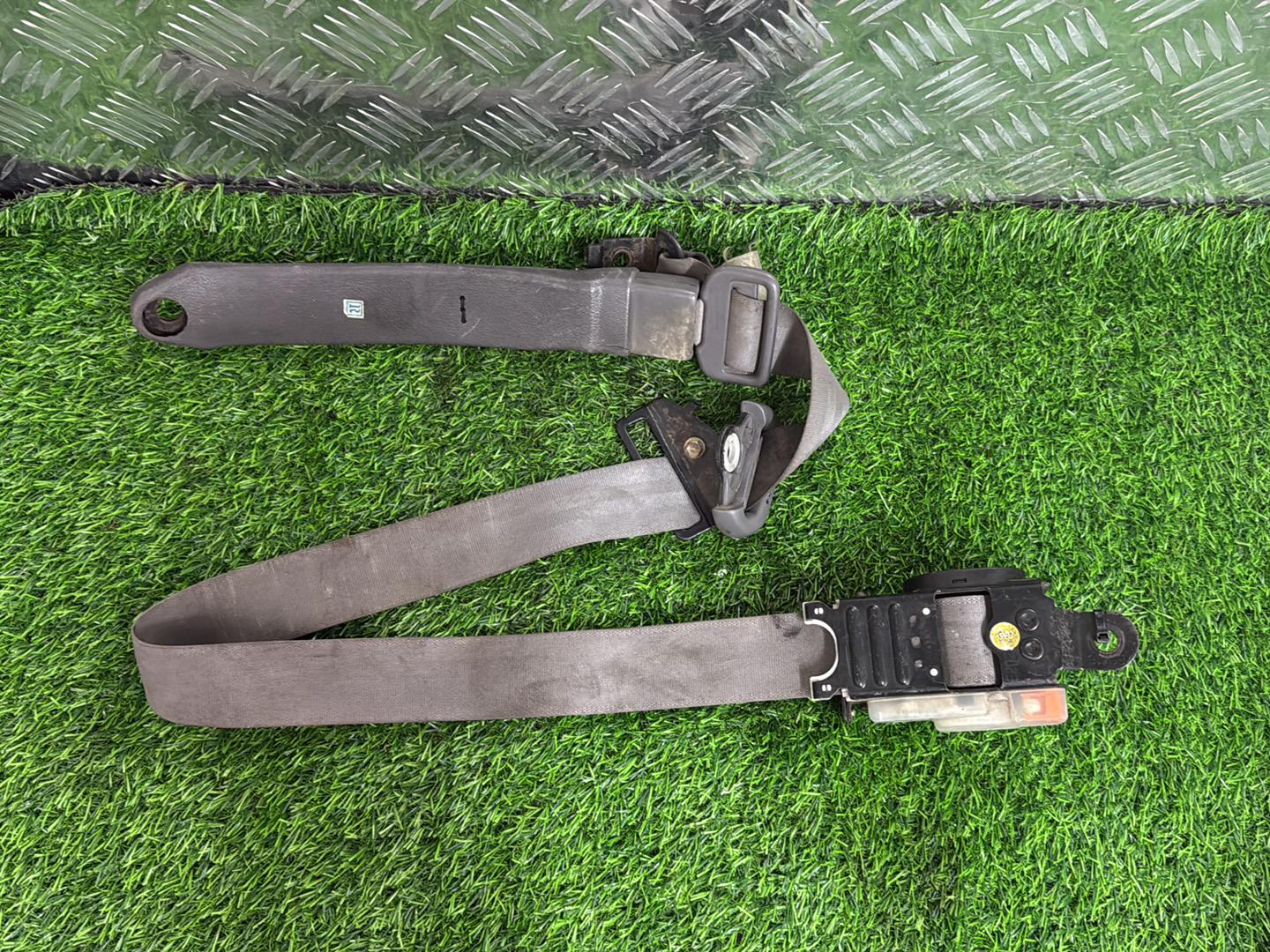 1990 - 1995 Toyota Hilux Surf Left Front Seat Belt TK-A95-F951