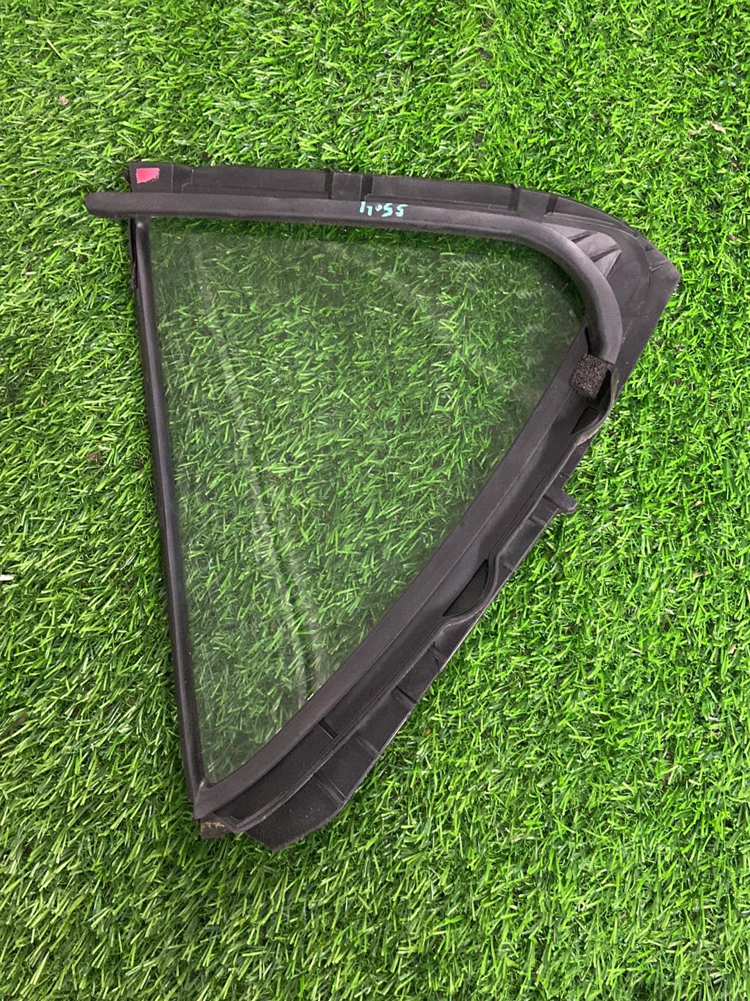 2011 - 2021 Toyota Aqua Right Rear Quarter Door Glass M28.08