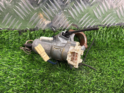2001 - 2006 Toyota Corolla Ignition With Key 45020-52-1
