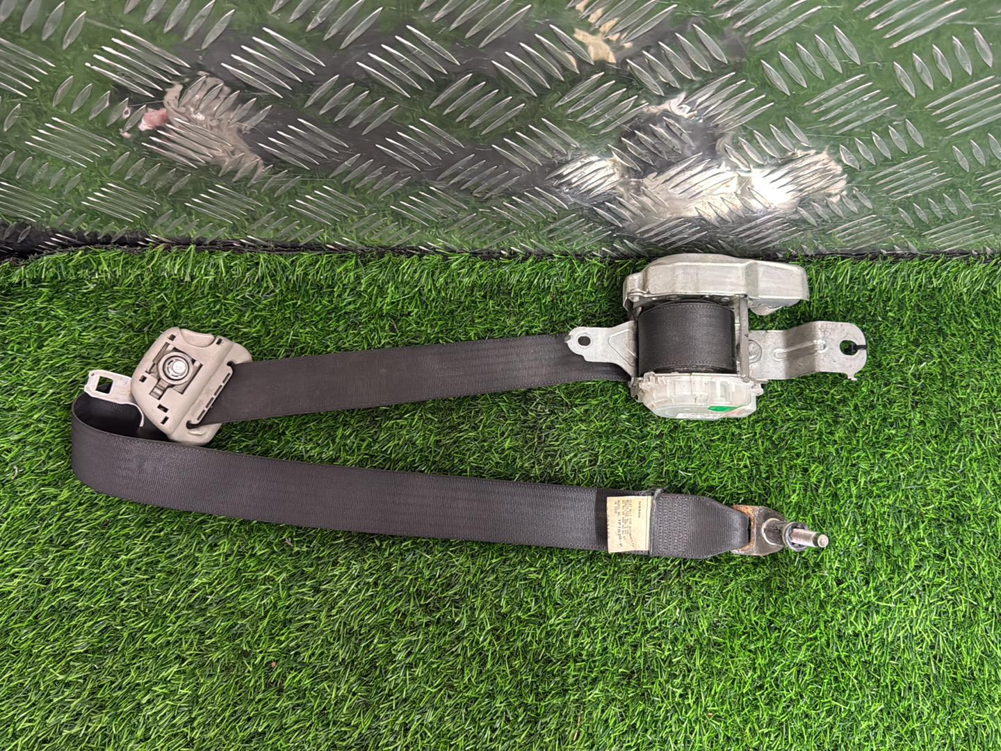 2006 - 2014 Nissan Navara Right Front Seat Belt 7P1030-P