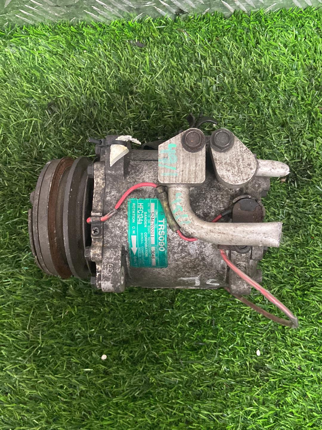1989 - 2004 Toyota Hiace A/C Compressor 5246702211