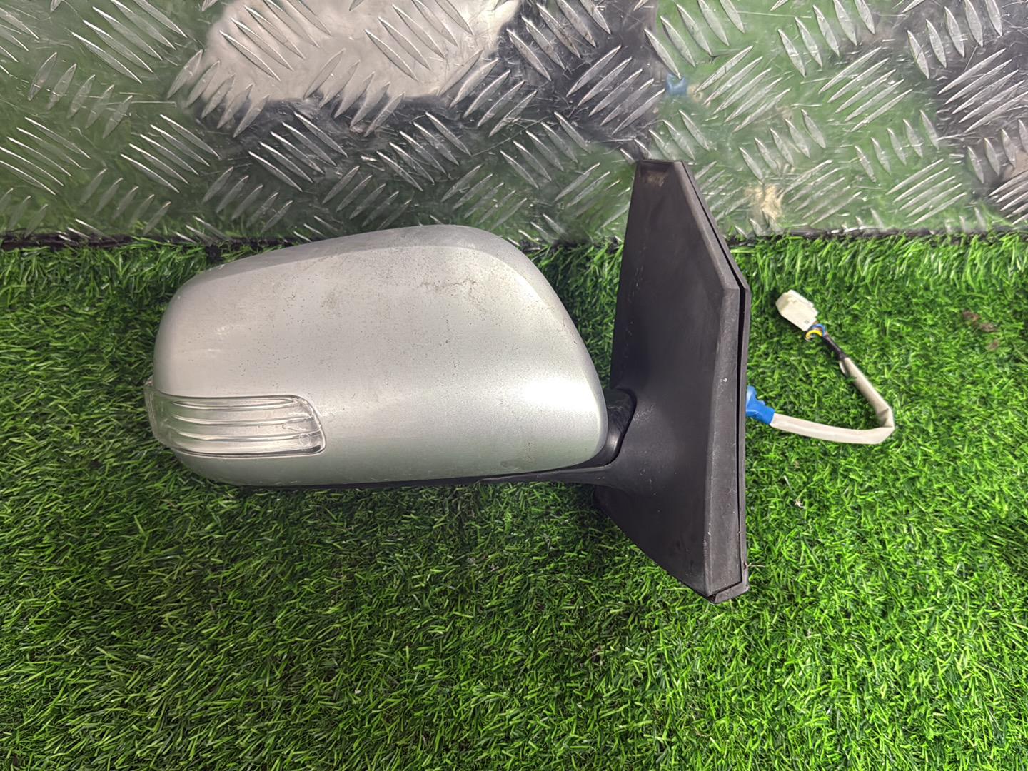 2007 - 2014 Toyota Corolla Right Door Mirror 9 Wires