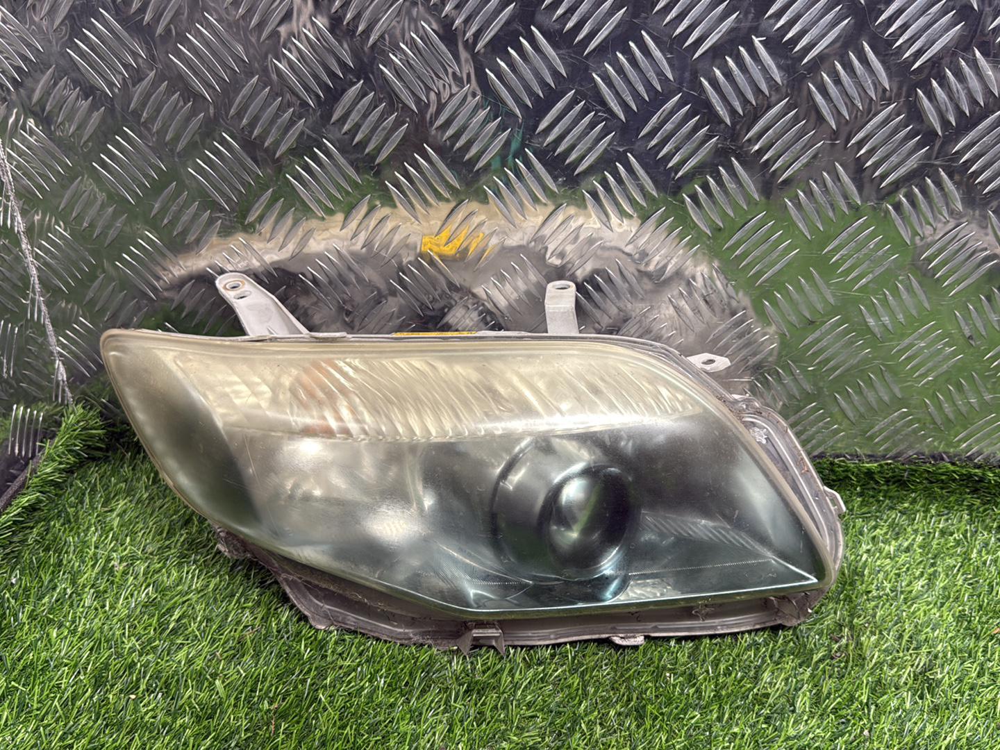 Toyota Corolla Right Headlight 12-526
