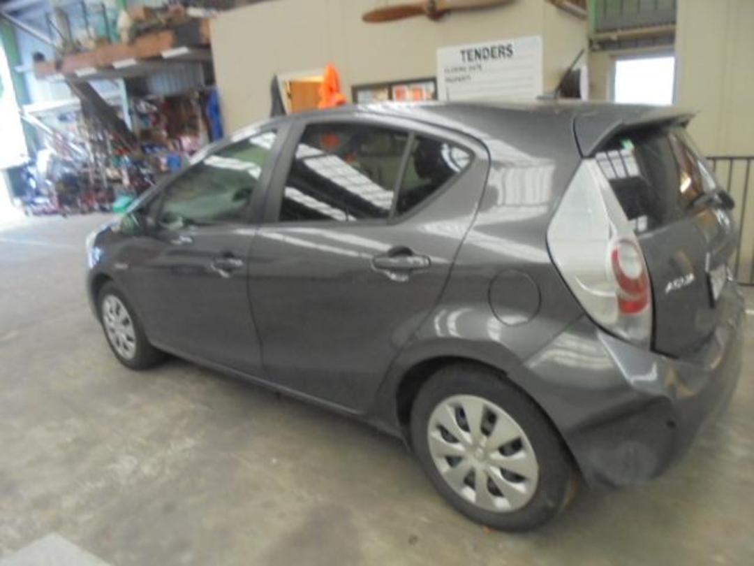2014 Toyota Aqua 1NZ-7171119 WRECKING FOR PARTS ONLY