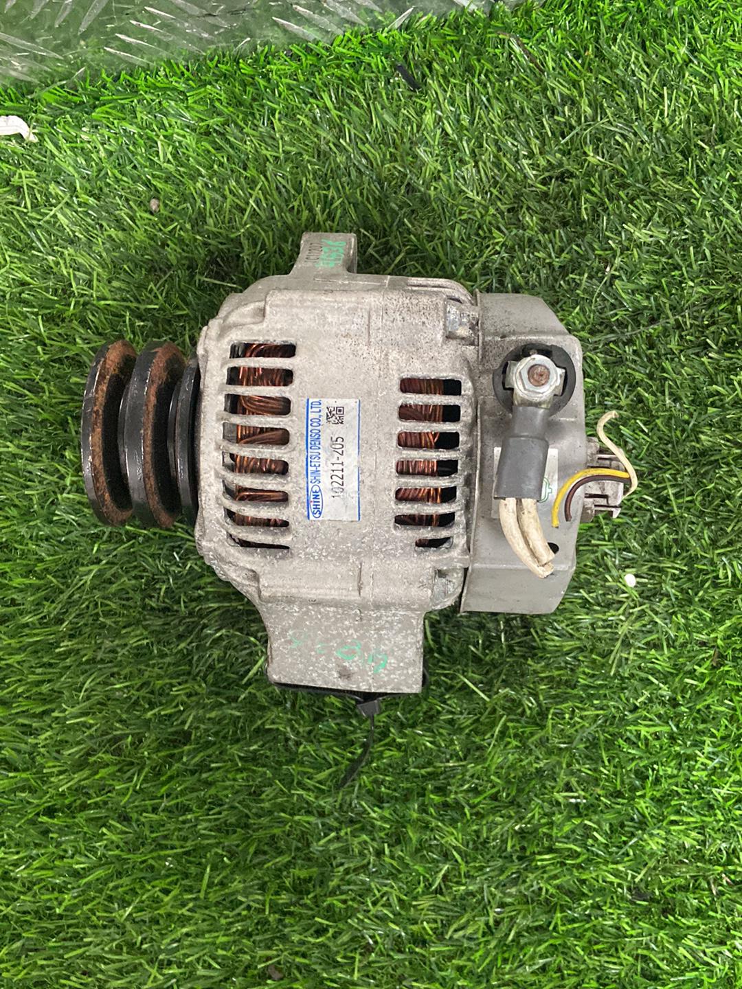1995 - 2002 Toyota Granvia Alternator 102211-205 / 2706067040