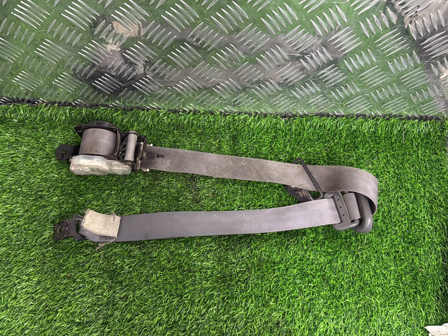 1990 - 1995 Toyota Hilux Surf Left Front Seat Belt TK-A95-F951