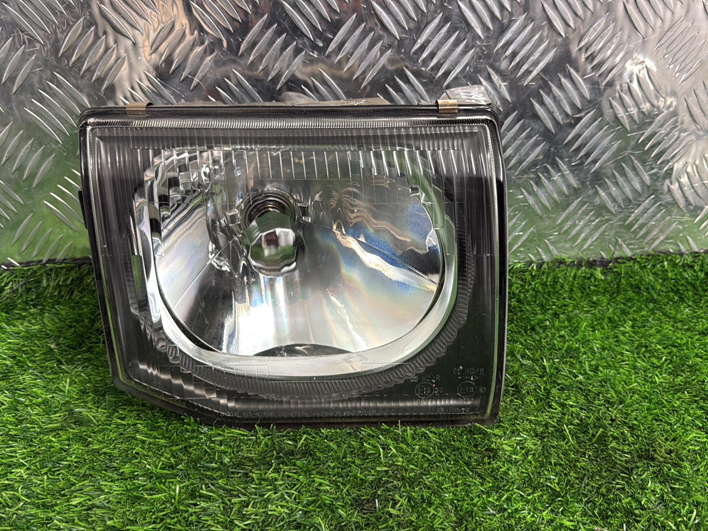 1991 - 1997 Mitsubishi Pajero Right Headlight 110-87233
