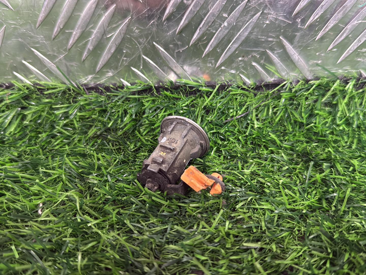 1999 - 2006 Ford Courier Left Front Door Lock Barrel