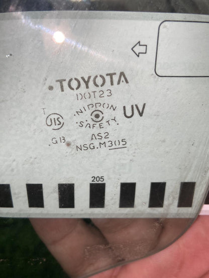 2006 - 2012 Toyota Auris Left Front Door Glass M305