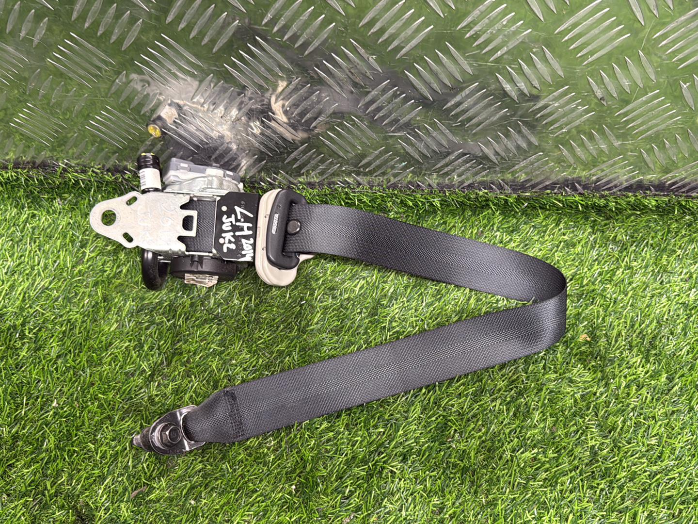 Nissan Juke Left Front Seat Belt 6168502