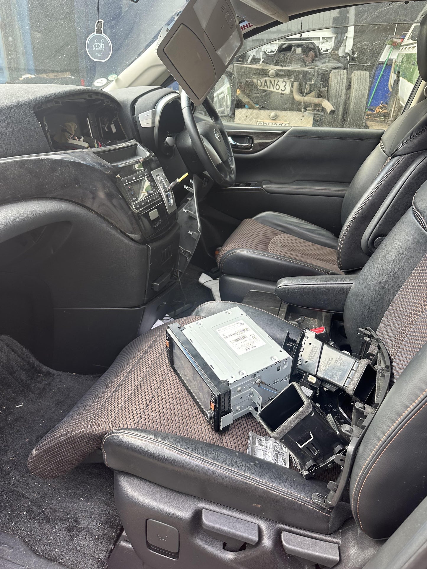 2010 - 2020 Nissan Elgrand QR25 9878400 WRECKING FOR PARTS ONLY