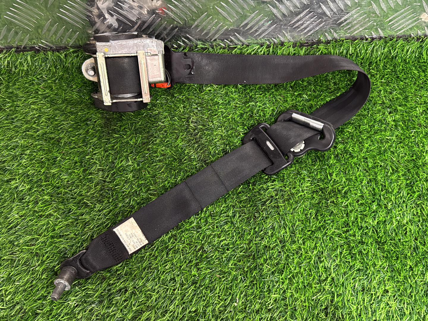 2012 - 2019 Isuzu D-Max Left Front Seat Belt 6197423