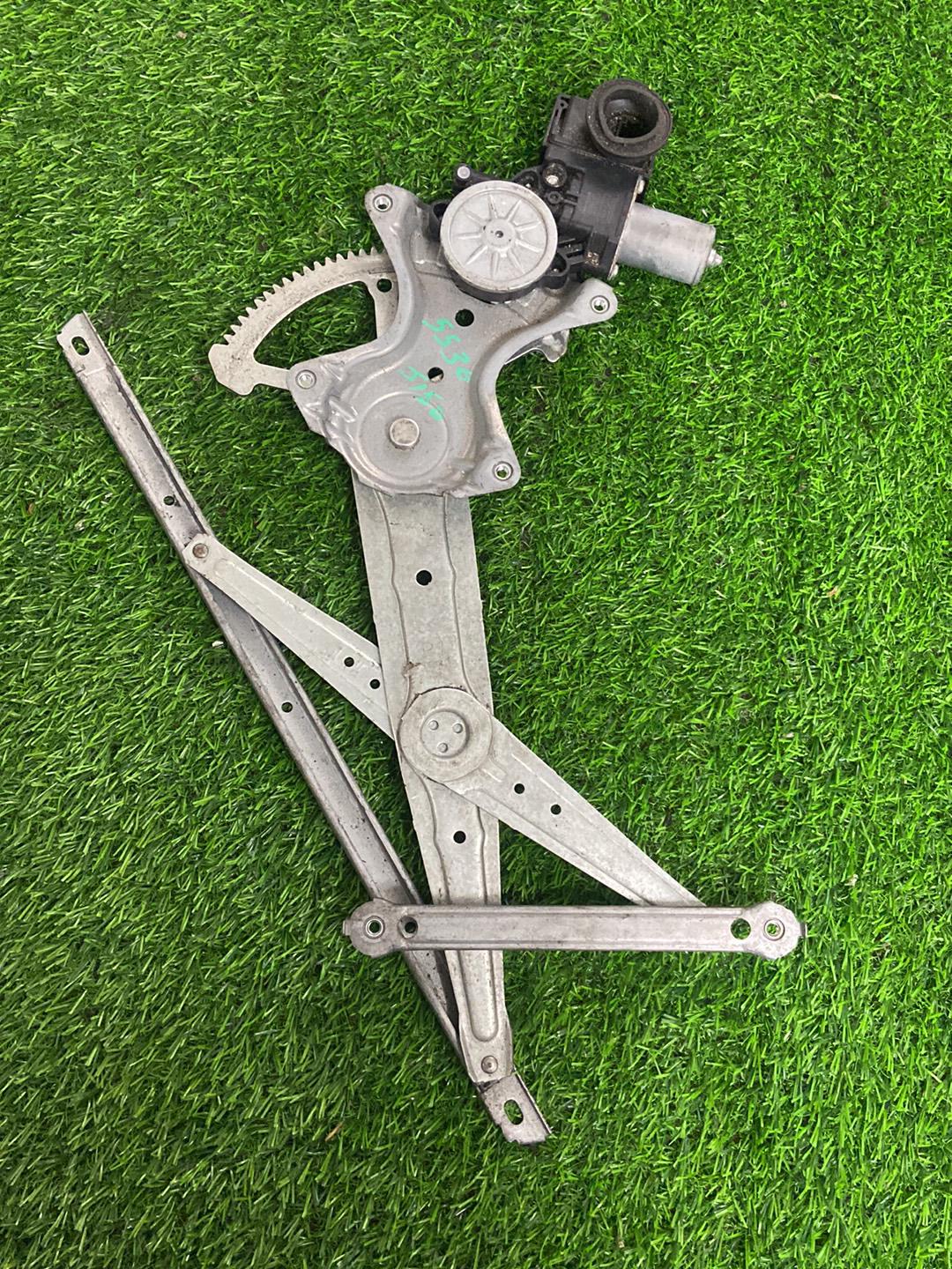 2009 - 2023 Toyota Land Cruiser Right Front Window Regulator/Motor 85710-60310