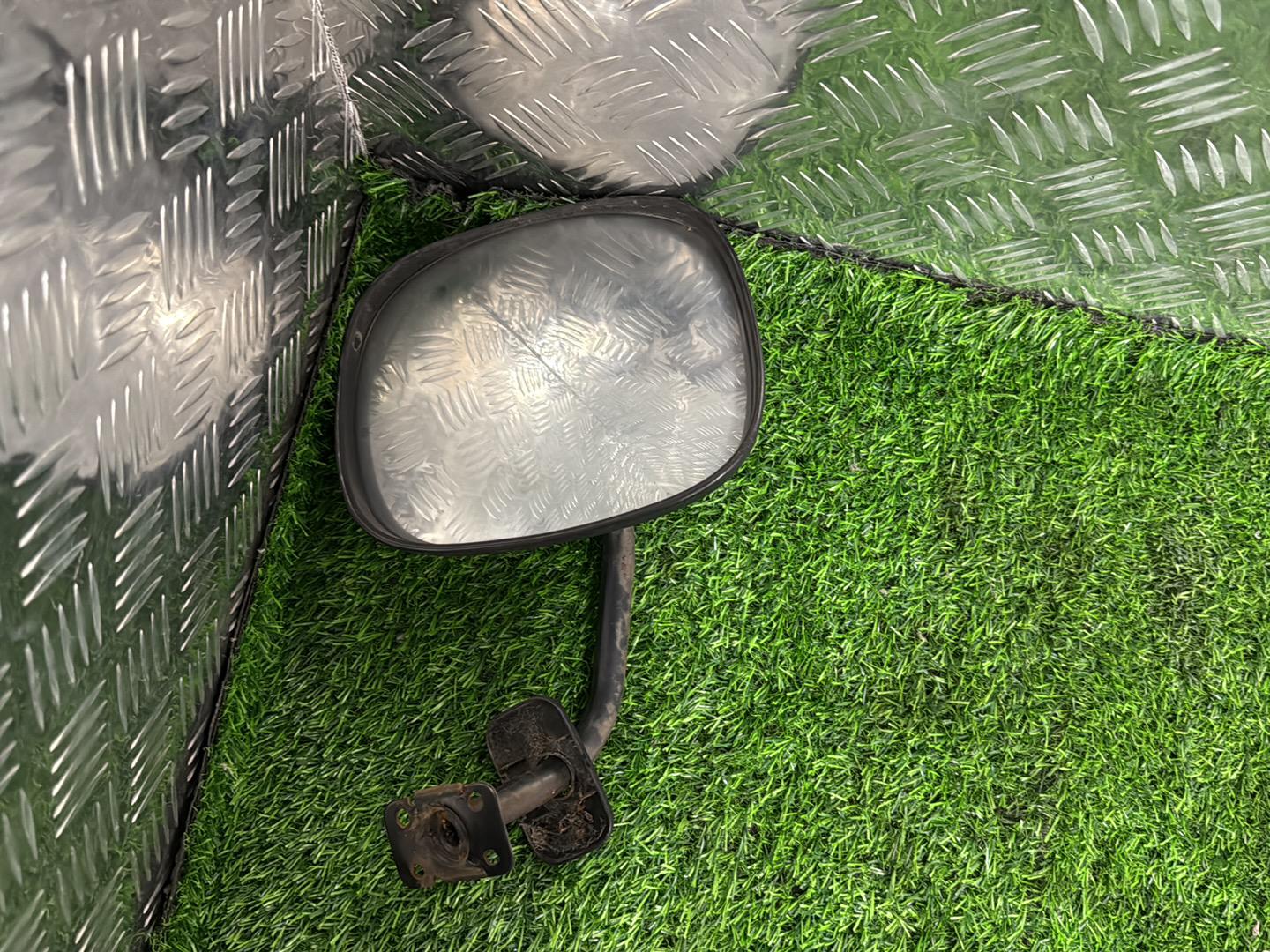 2006 - 2012 Nissan Caravan Tailgate Mirror