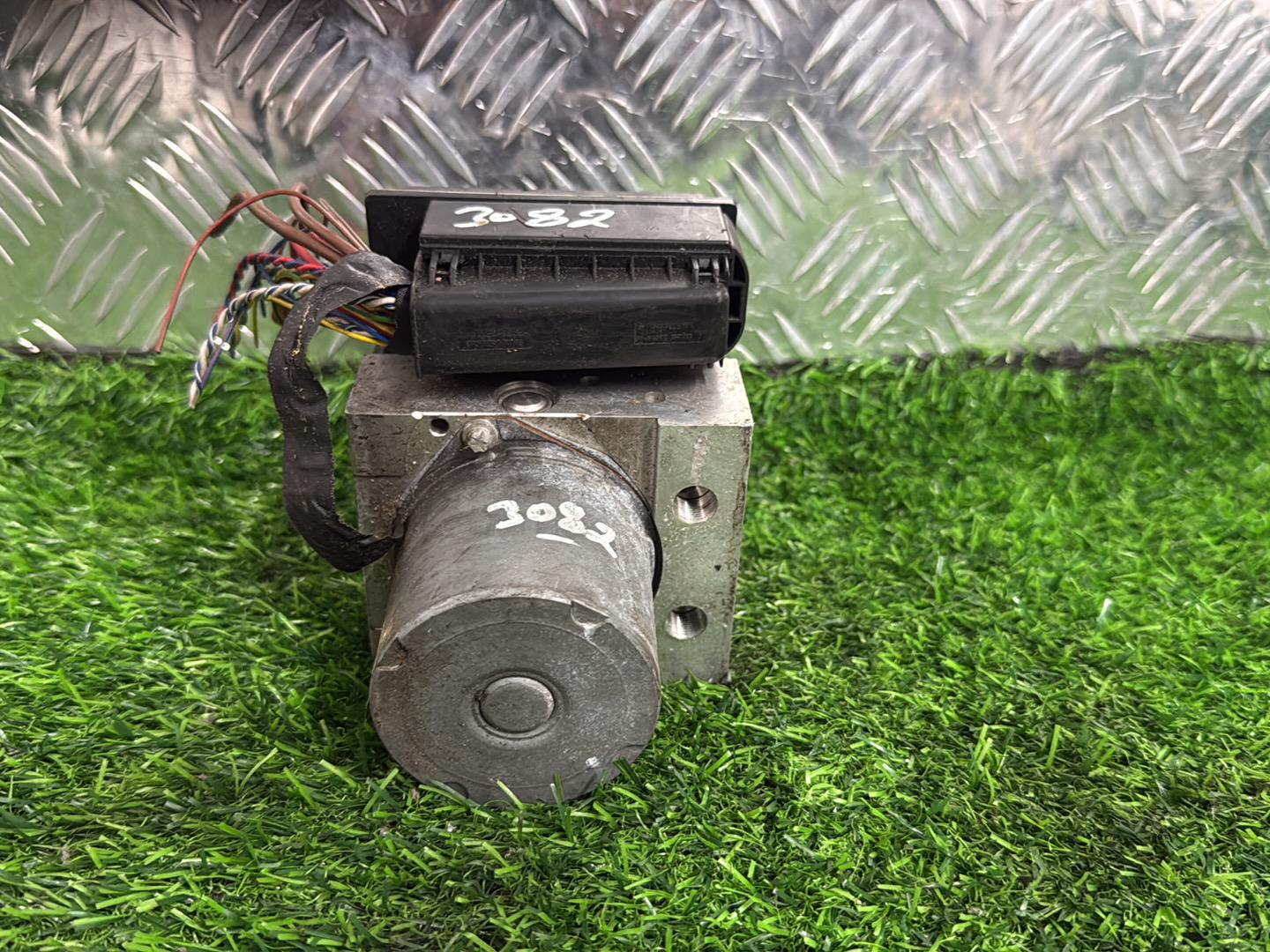2004 - 2006 BMW 530i ABS Pump/Modulator 3451 6767239