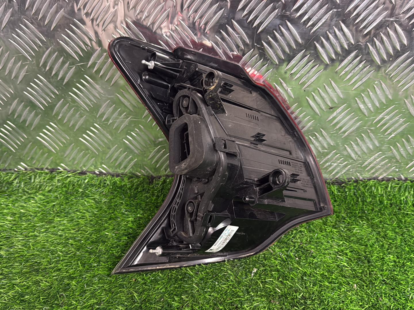 Peugeot 3008 Right Taillight 9805510480