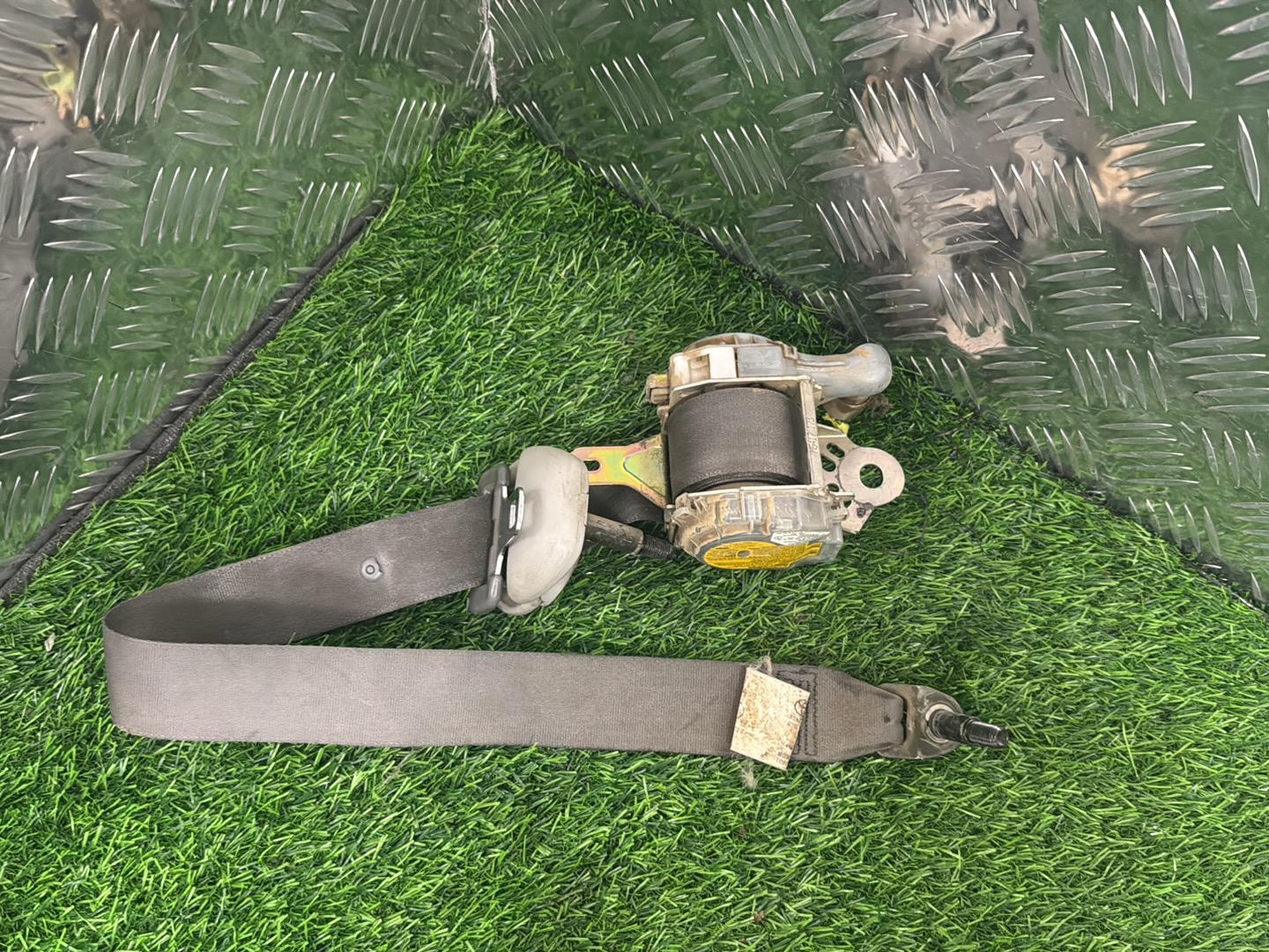 Toyota Hilux Left Front Seat Belt 7P7050-P