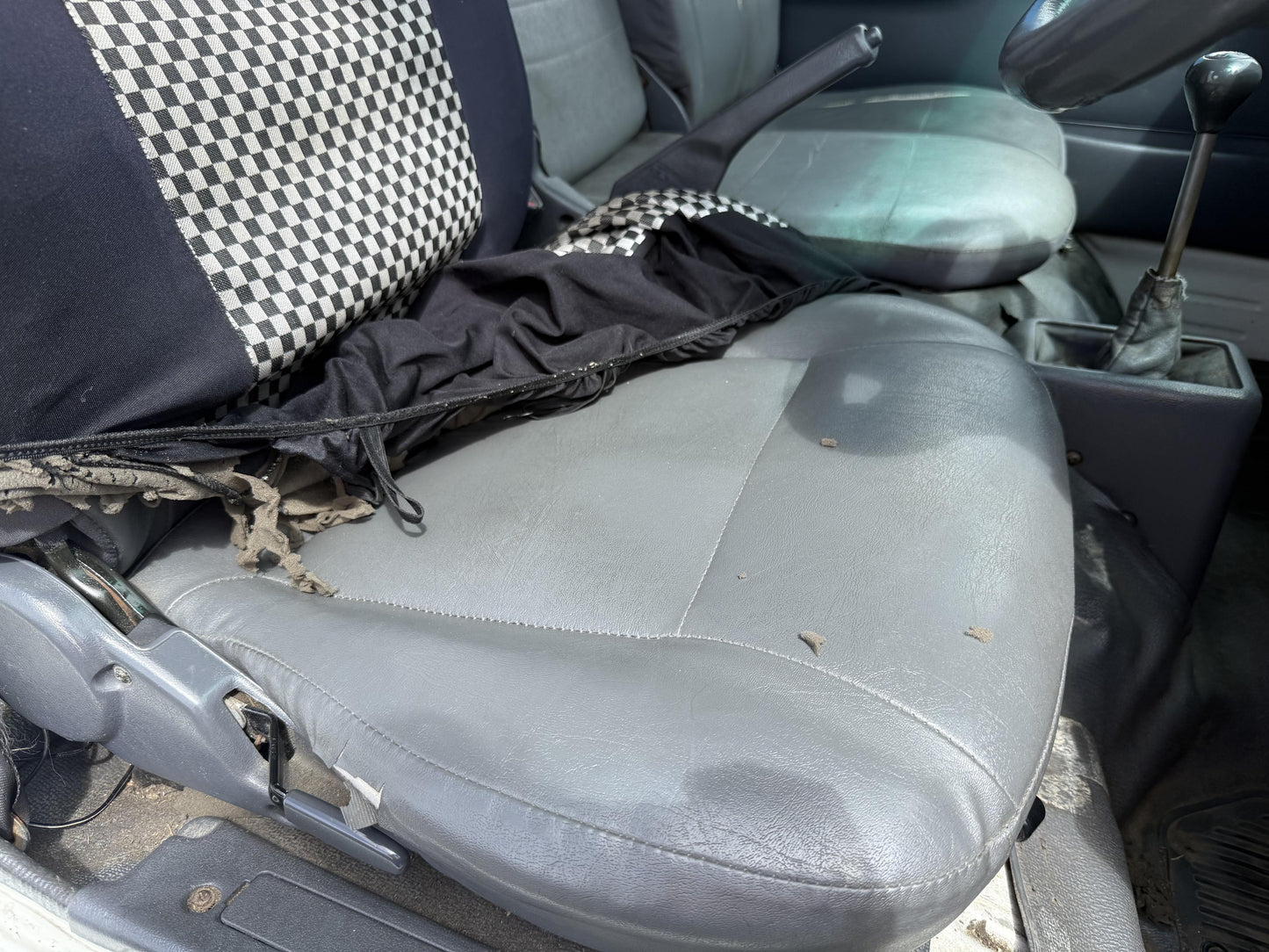 1999 Toyota Hiace 2RZ-FE WRECKING FOR PARTS ONLY