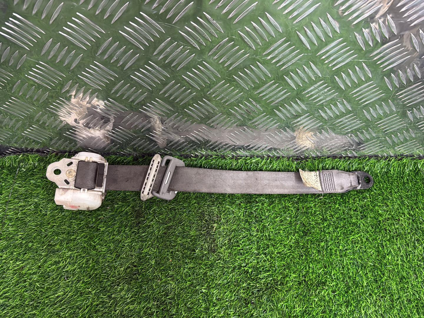2004 - 2012 Toyota Hiace Left Front Seat Belt 7M1440