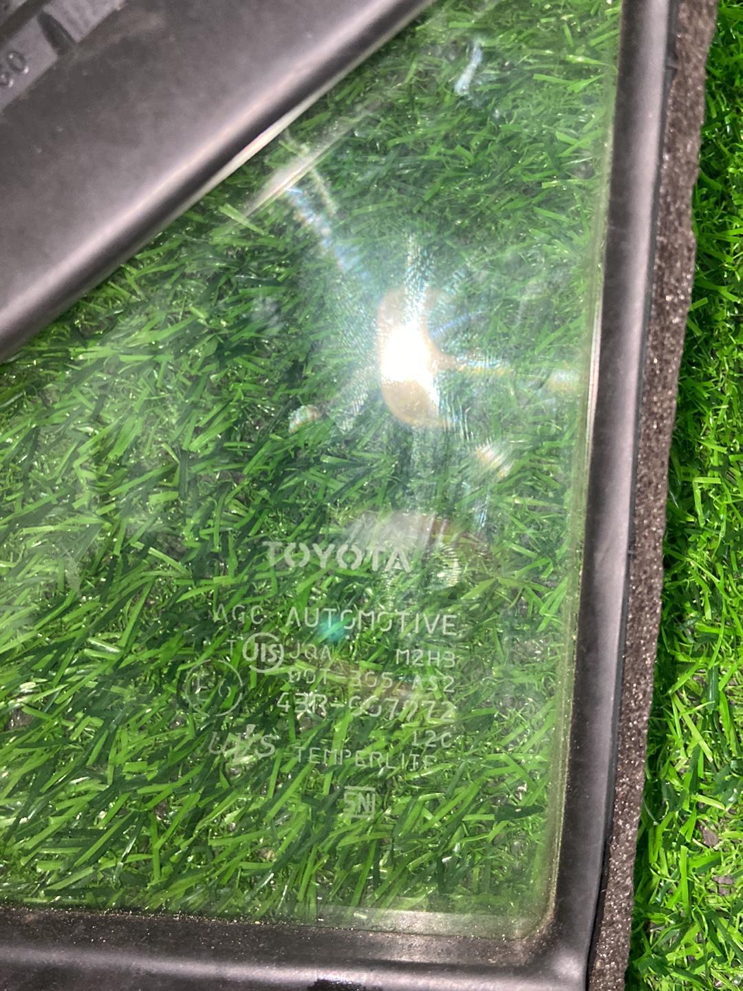 2011 - 2021 Toyota Aqua Right Front Quarter Door Glass M2H3