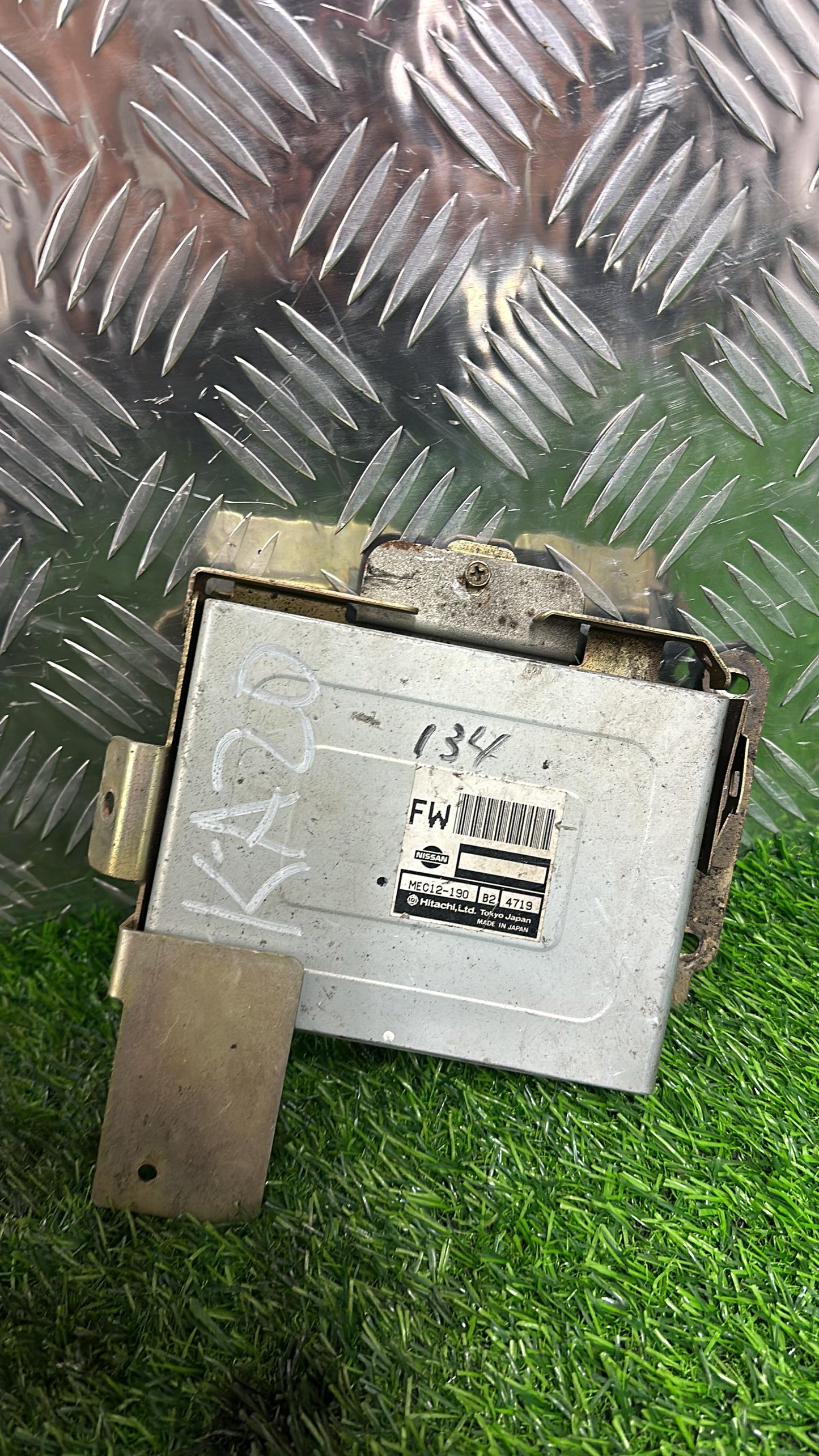 2000 - 2002 Nissan Caravan ECU MEC12-190