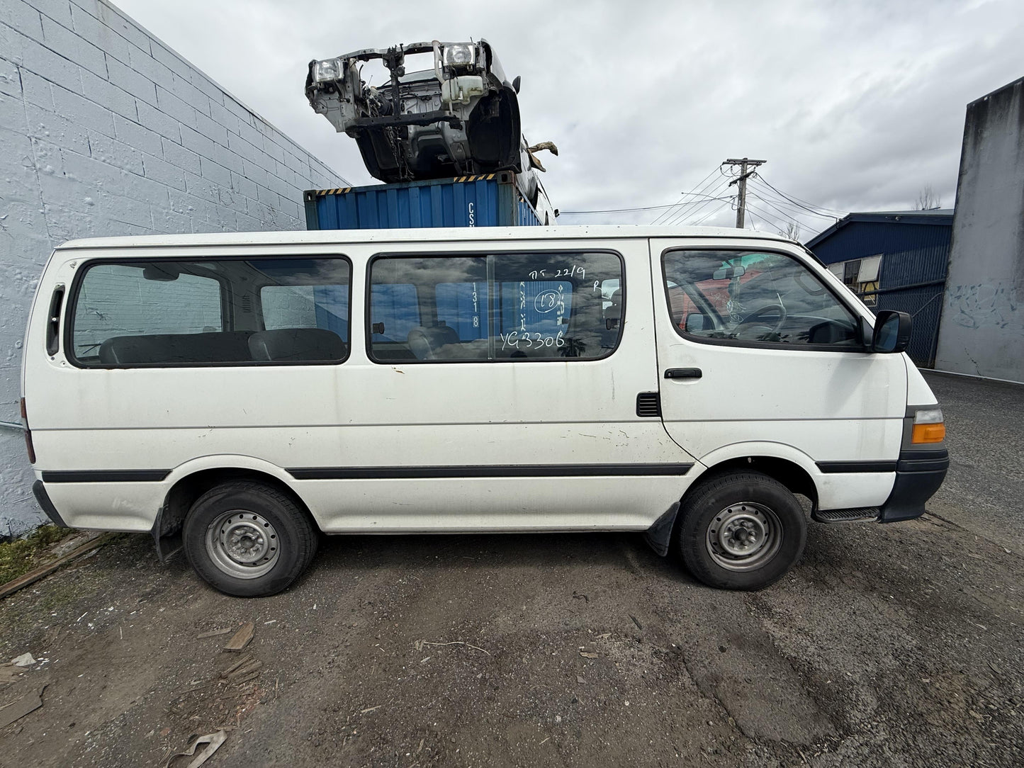 1999 Toyota Hiace 2RZ-FE WRECKING FOR PARTS ONLY