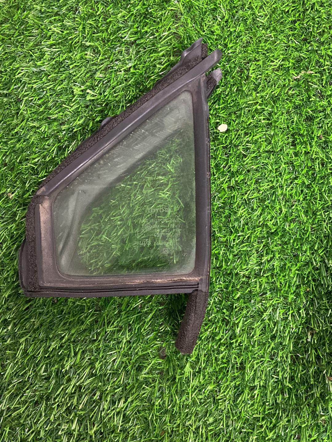2011 - 2021 Toyota Aqua Left Front Quarter Door Glass M2H3