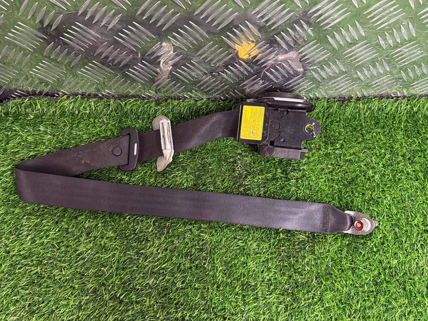 2006 - 2012 Mitsubishi Outlander Left Front Seat Belt 6066747