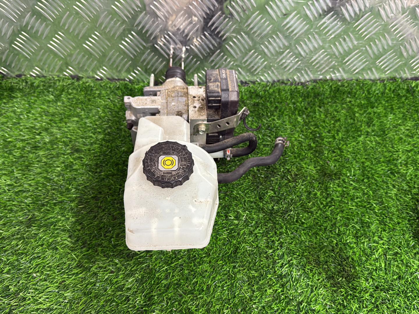 Toyota Corolla ABS Pump/Modulator 47210-12530