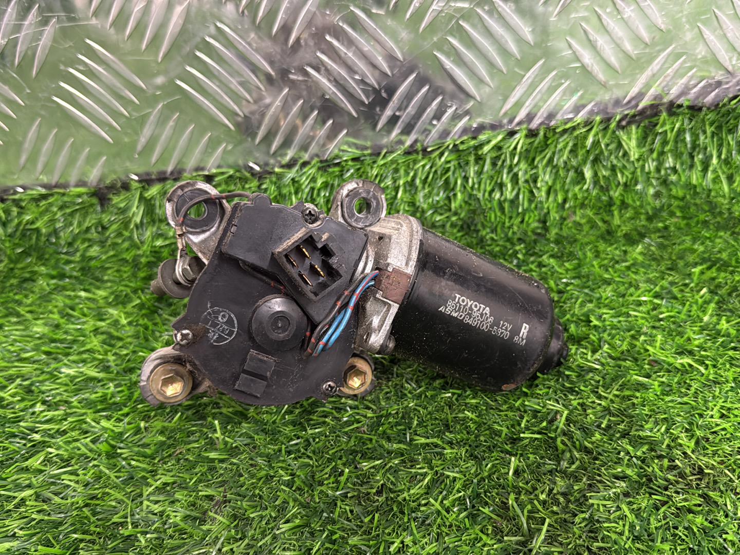 1990 - 2003 Toyota Hiace Front Wiper Motor 85110-95J06