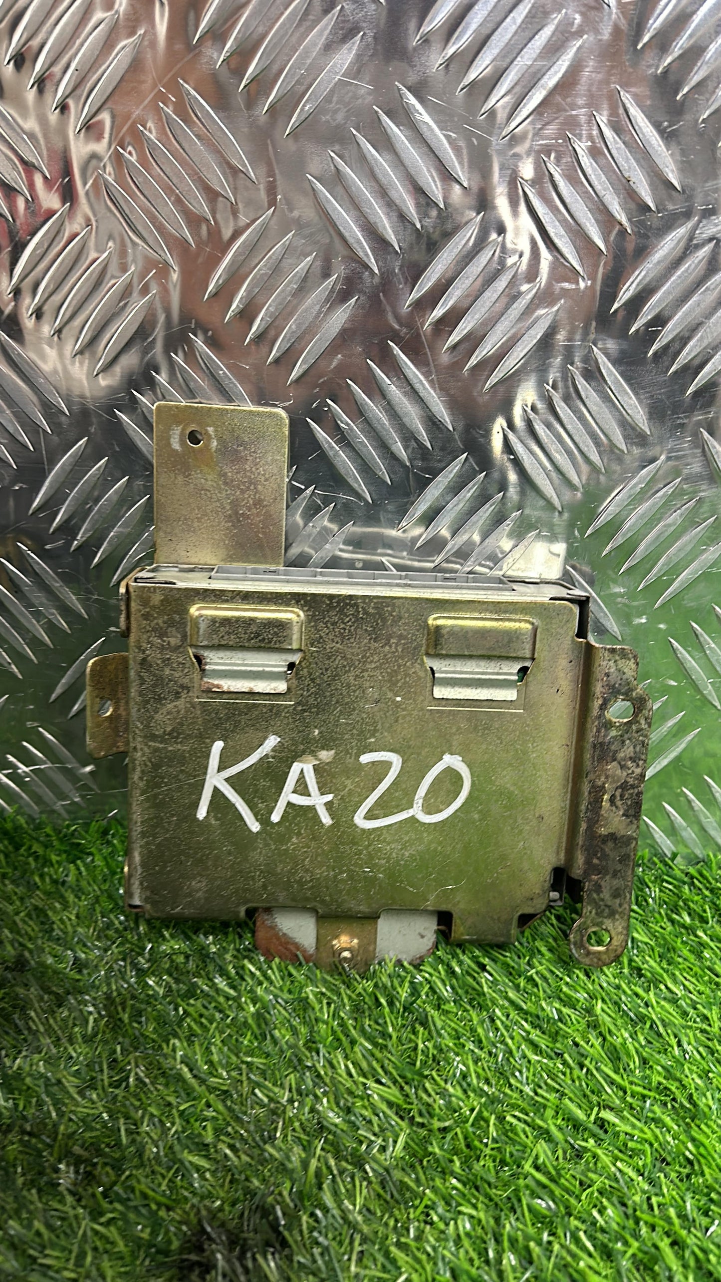 2000 - 2002 Nissan Caravan ECU MEC12-190