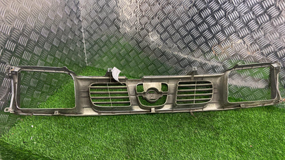 1997 - 2001 Nissan Navara Grille