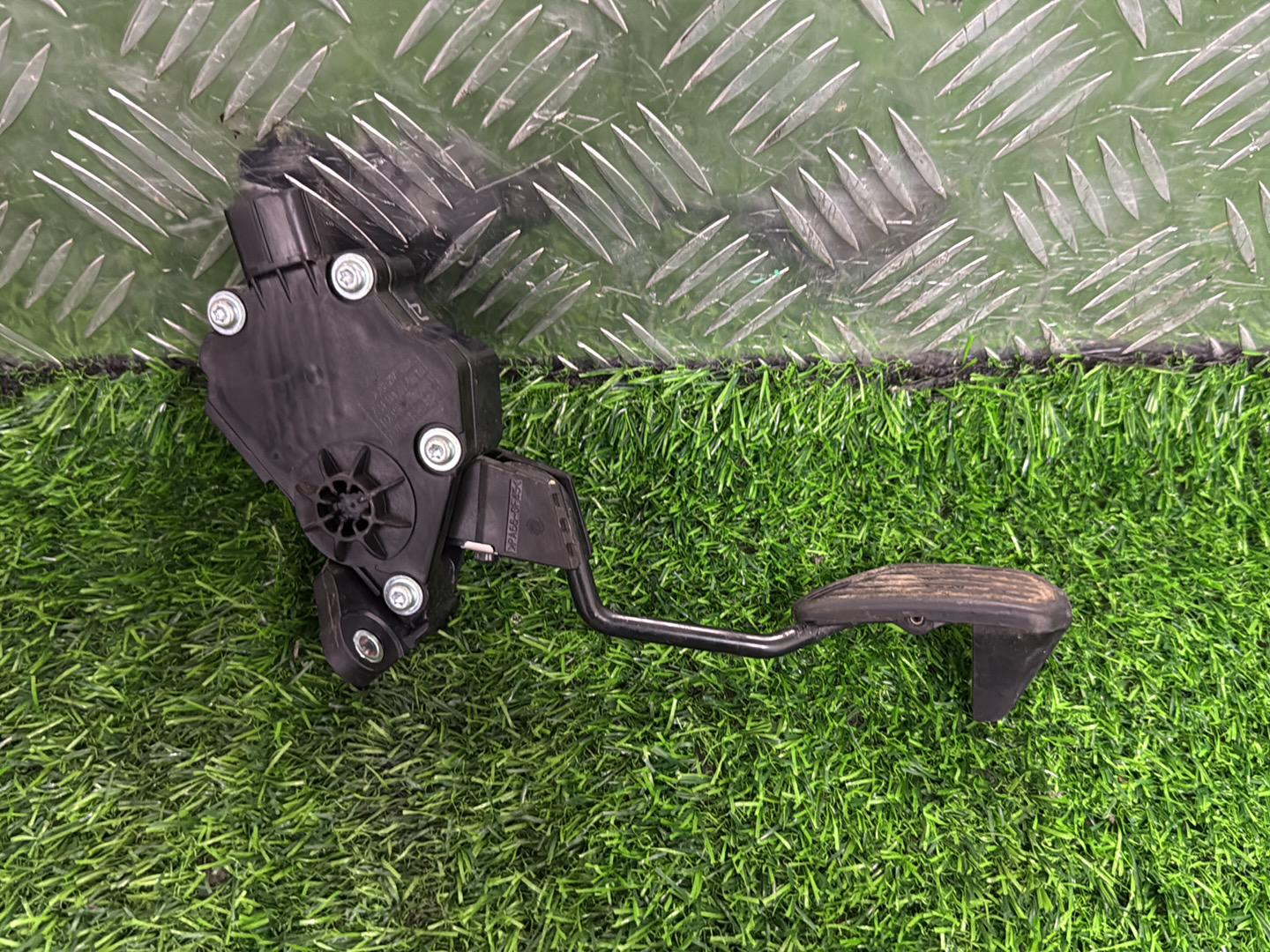 2011 - 2017 Toyota Aqua Accelerator Pedal 78110-52100