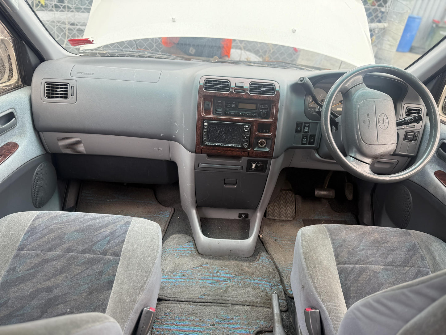 1998 Toyota Granvia 5VZ-1418960 WRECKING FOR PARTS ONLY