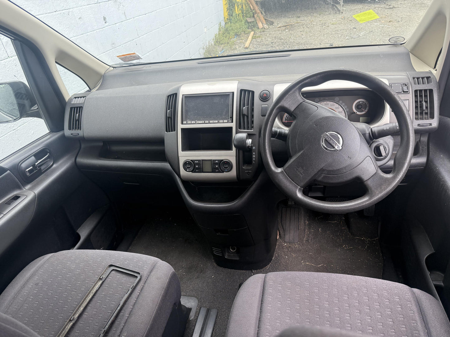 2006 Nissan Serena MR20-208299A WRECKING FOR PARTS ONLY