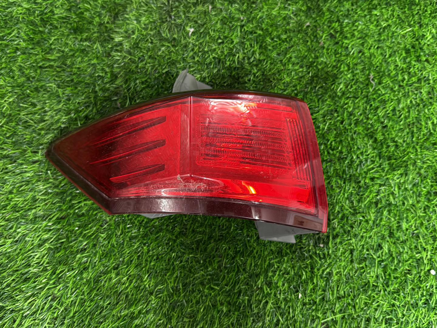 2010 - 2013 Nissan Elgrand Left Taillight STANLEY P8503