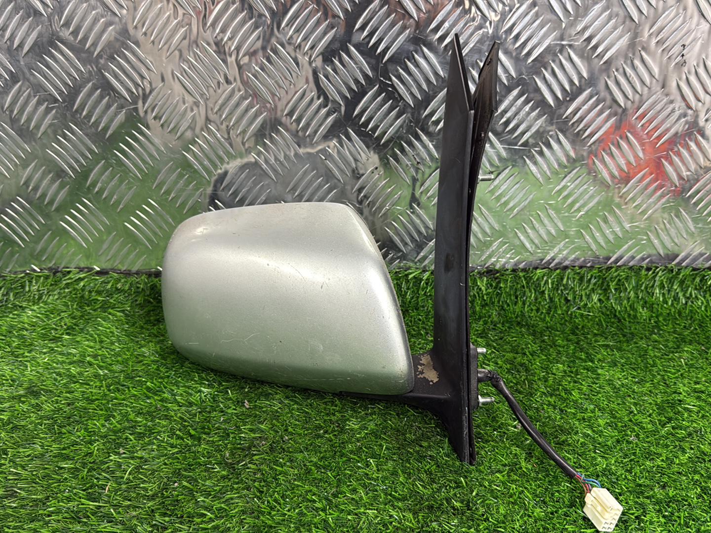 2001 - 2007 Toyota Voxy Right Door Mirror 5 Wire