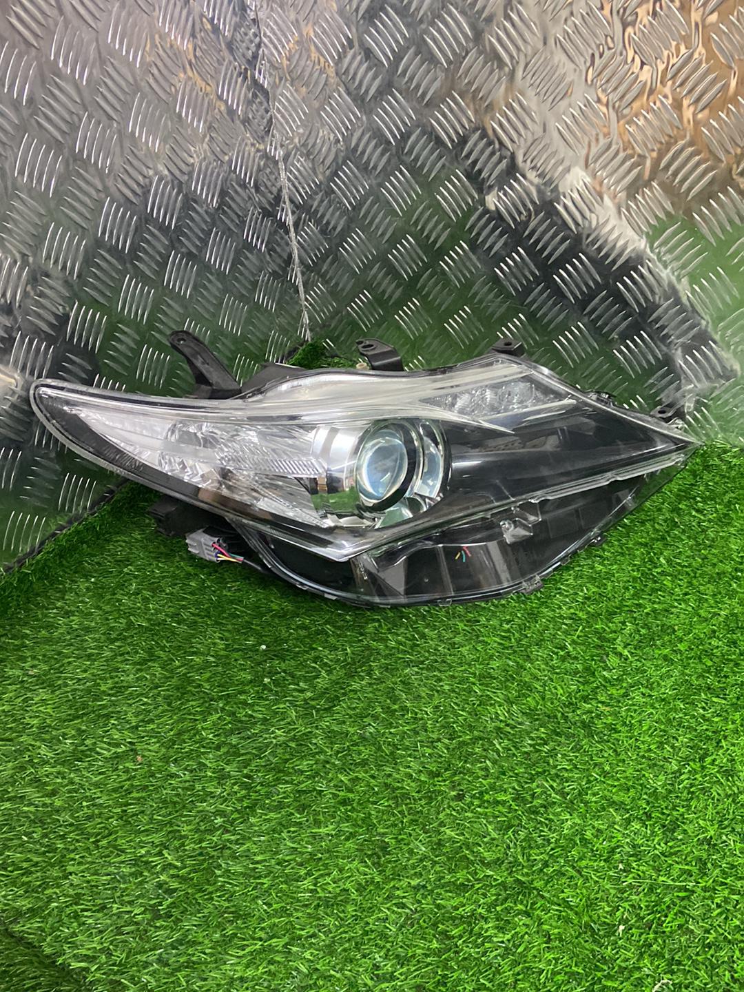 2012 - 2019 Toyota Corolla Right Headlight 81110-12G01