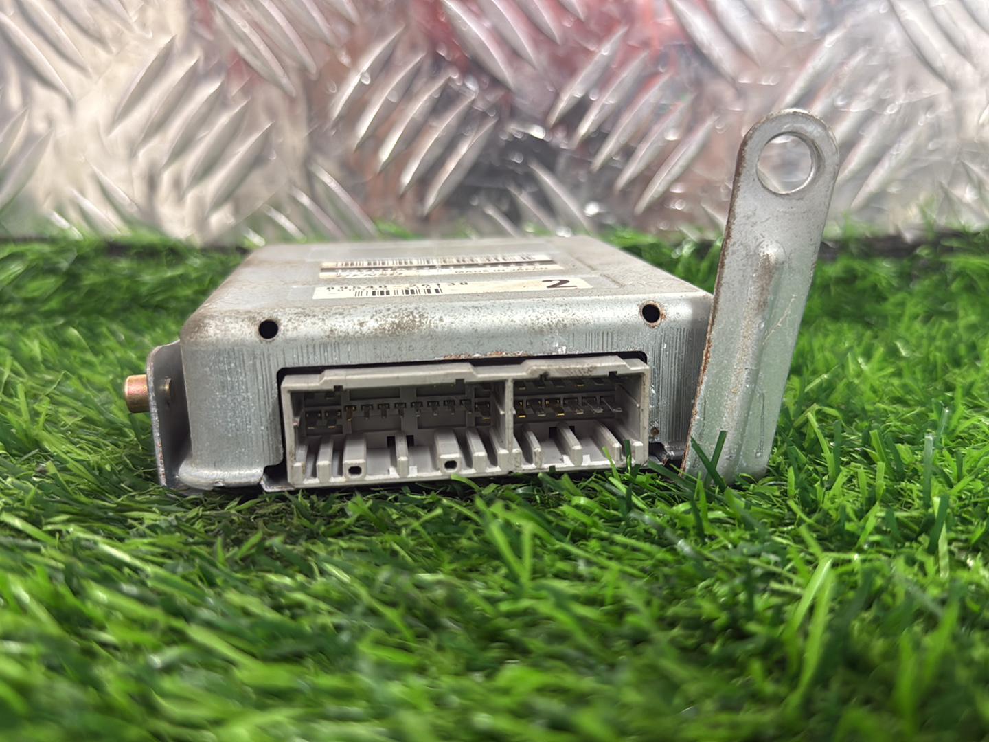 1990 - 2003 Toyota Hiace Skid Control ECU 89541-26030