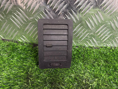 2005 - 2015 Toyota Hilux Right Dash Air Vent 55650-0K012