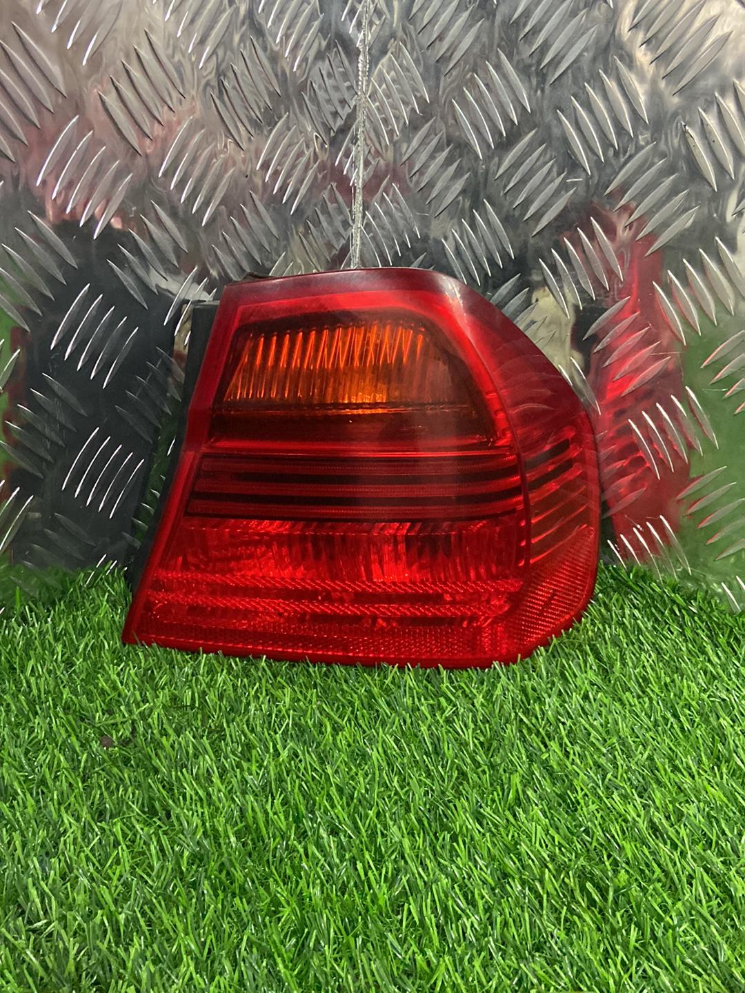 2004 - 2011 BMW 320i Right Taillight 6937458