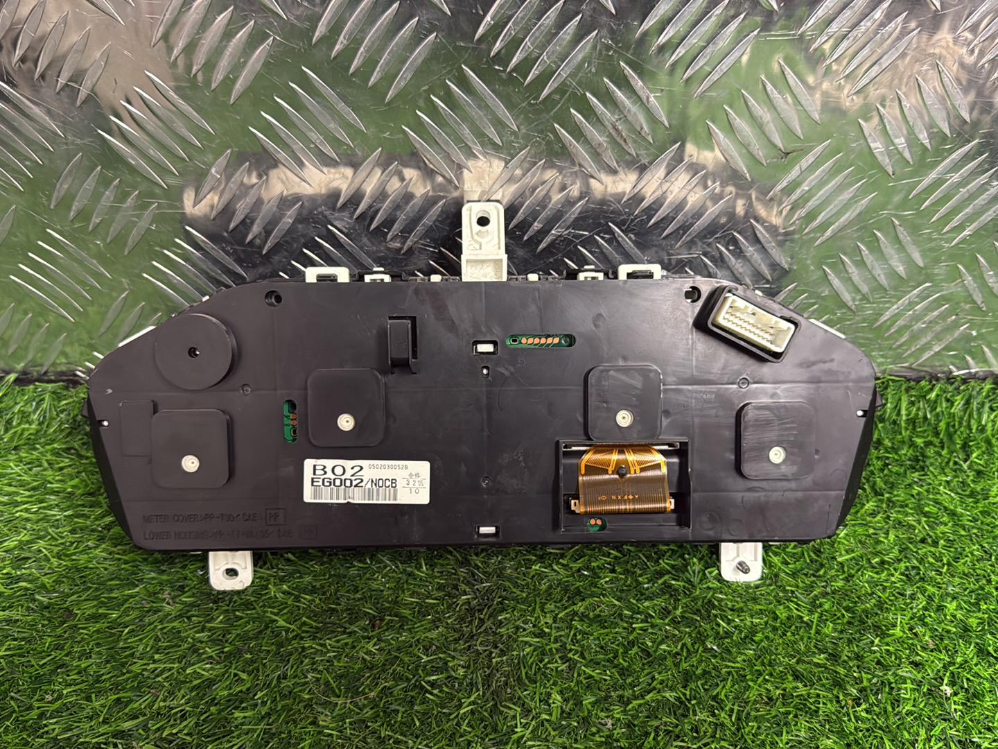 2004 - 2009 Nissan Fuga Instrument Cluster 139,000 KMs